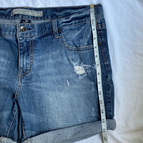 Refuge Distressed Denim Jean Short - Picture 5 of 6